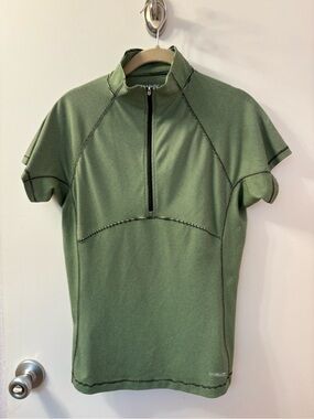 Annika Golf Top Small/P PTP 20-22/L 24 EUC